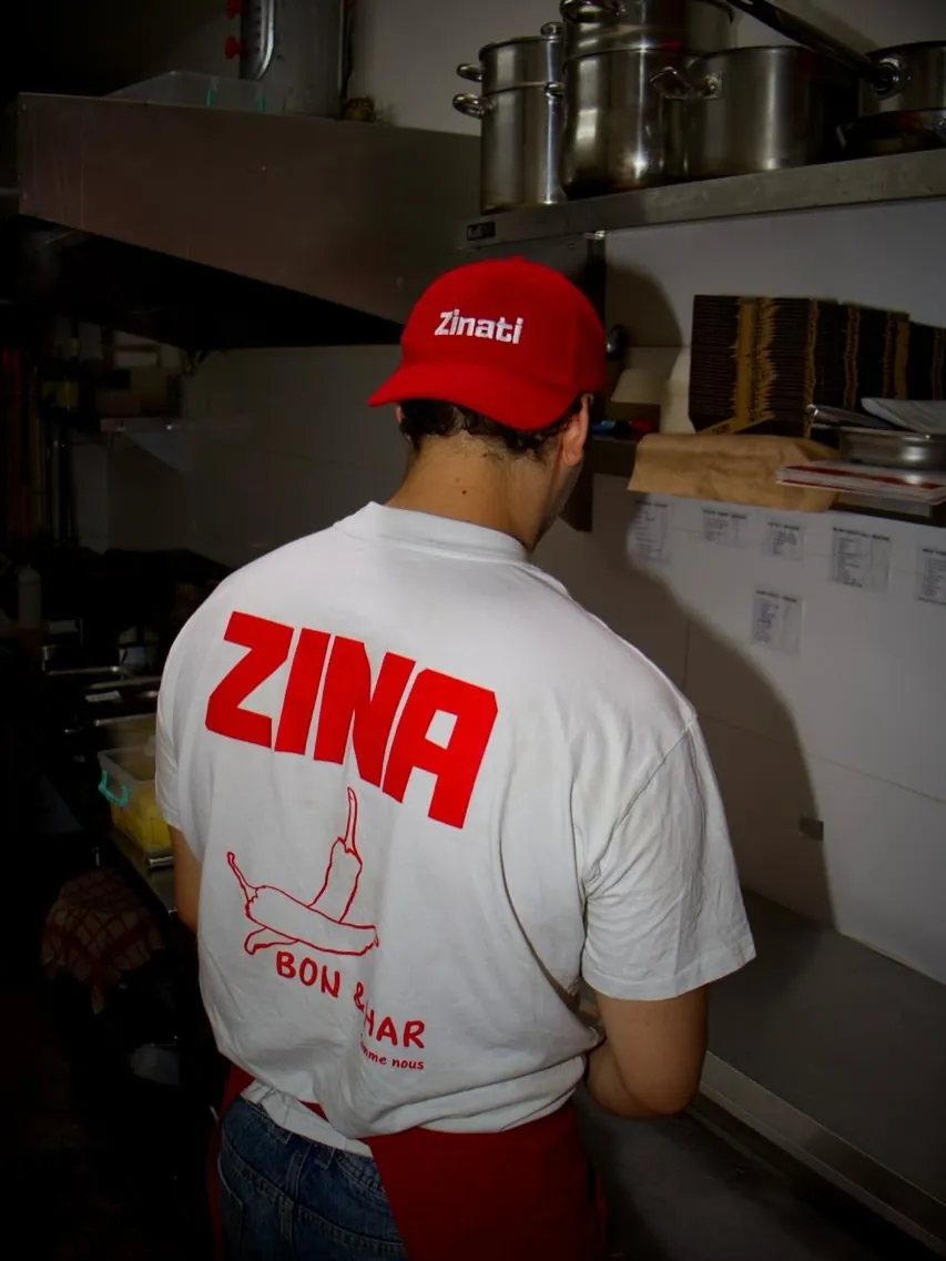 T-shirt Zina en cuisine